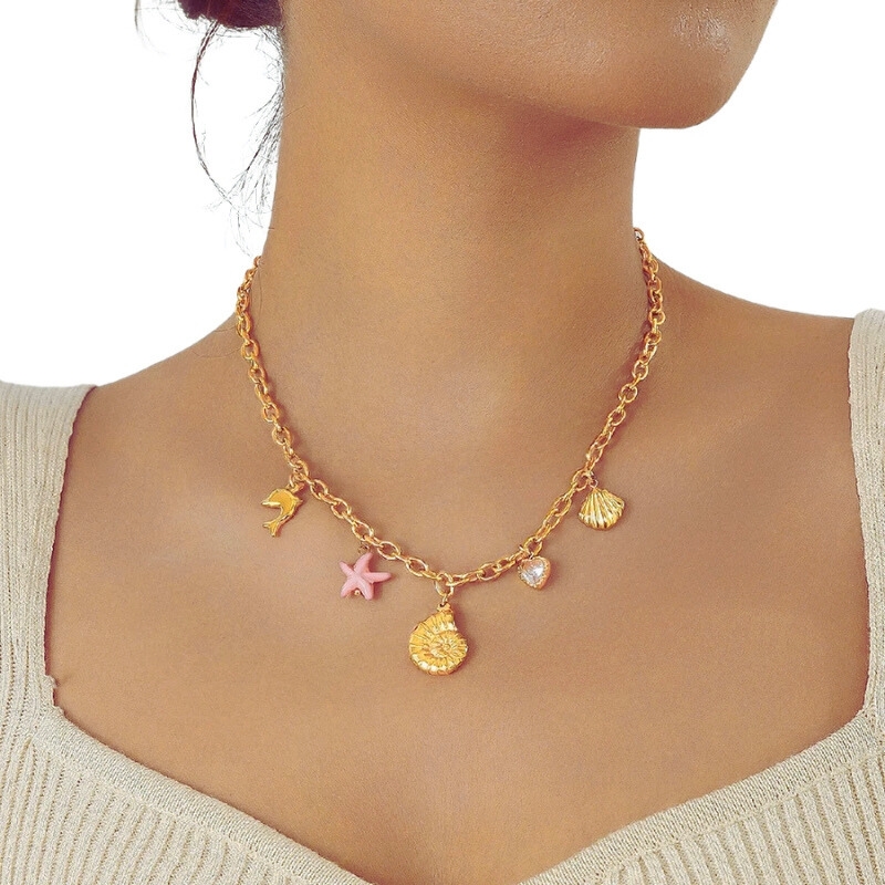 Cadenas con dijes para mujeres