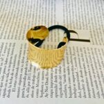 Sujetador de Cabello Dorado - Image 5